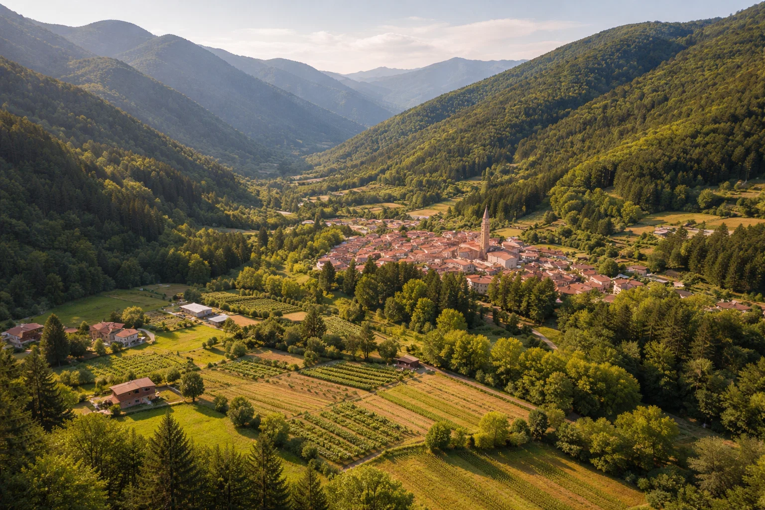 Paesaggio agricolo e coperture produttive tipiche dell’entroterra savonese a Calizzano