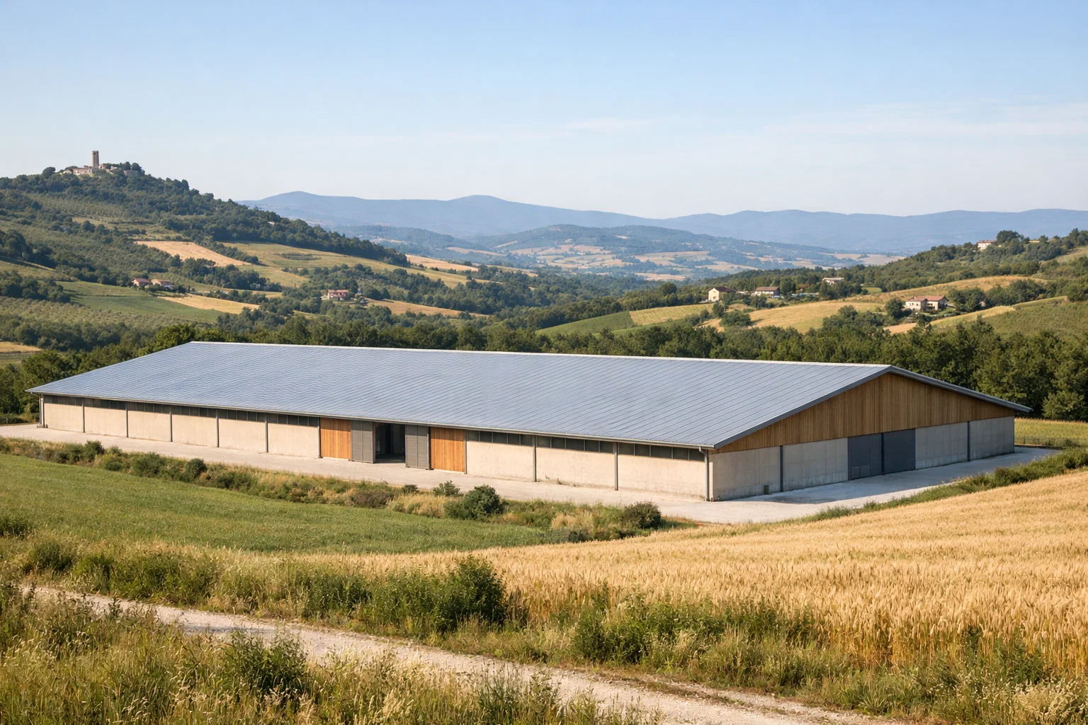 Edificio agricolo con ampio tetto in provincia di Perugia