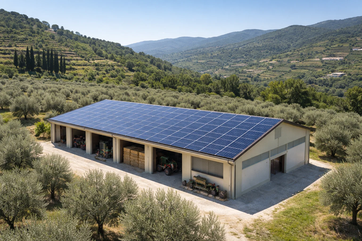 Edificio agricolo in provincia di Savona con copertura adatta al fotovoltaico