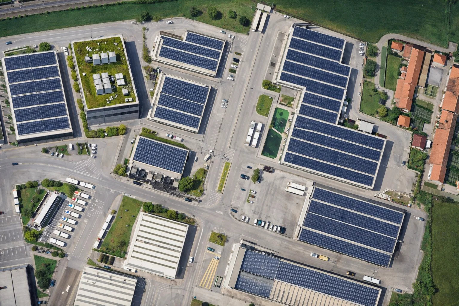 Soluzioni integrate per il risparmio energetico aziendale a Cuneo Sistema energetico integrato per aziende a Cuneo con soluzioni coordinate e strategia unica